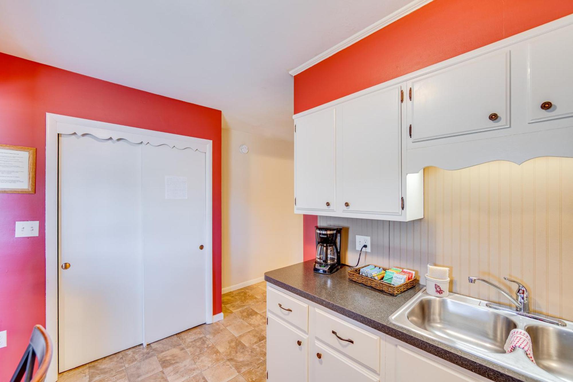 Dutch Country Schoolhouse Haven With Grill! Apartment Gap Bagian luar foto